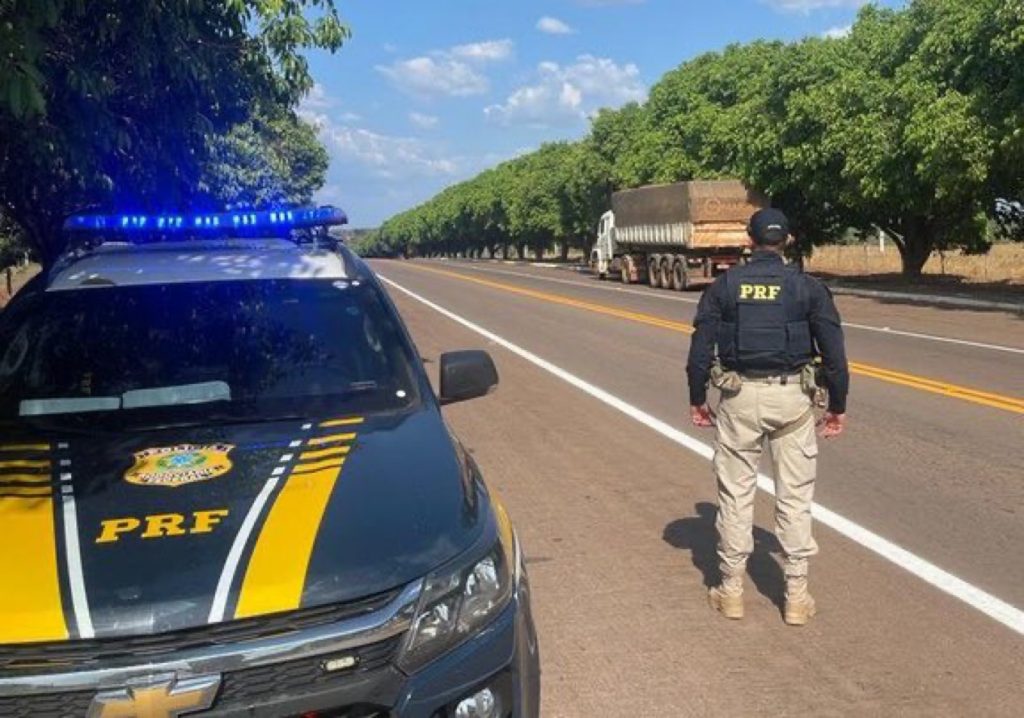 PRF resgata adolescente de 14 anos que viajava sozinha na BR-153 em Gurupi; menor havia fugido do Maranhão rumo a São Paulo.