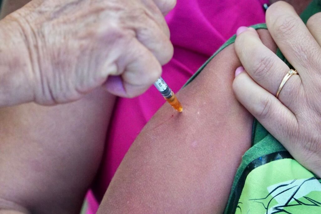 Imunização está liberada para toda a população a partir de seis meses, mas município ainda não atingiu meta entre grupos prioritários.